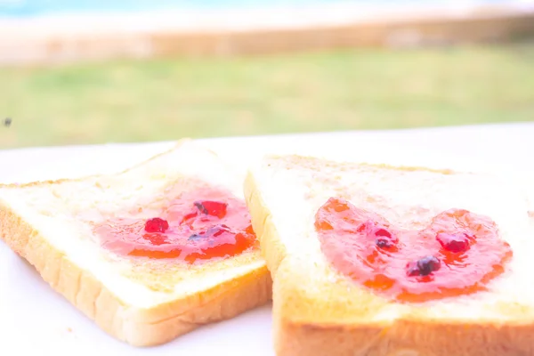 Kahvaltınızı ekmekle yapın.