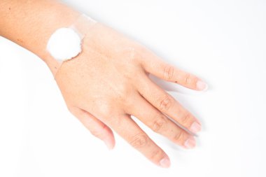 Tek el damla serum fizyolojik bir çözüm alma