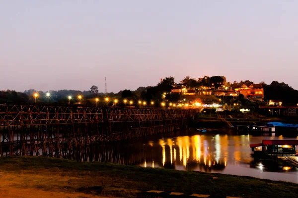 Vista Nocturna Viejo Puente Madera Sapan Mon Largo Lugares Populares —  Fotos de Stock