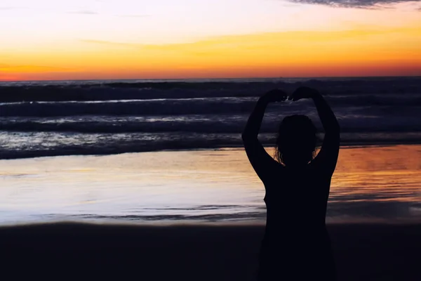 Phuket Varış Noktası 'nda güzel bir gün batımı zamanı Tayland' ın güneyi