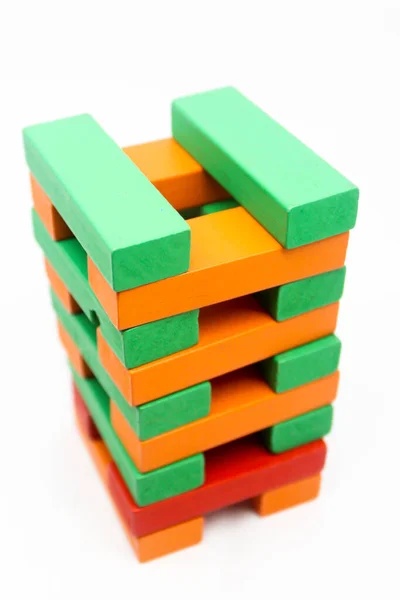 Kolorowe Drewniane Klocki Aranżowane Przez Wyobraźnię — Zdjęcie stockowe