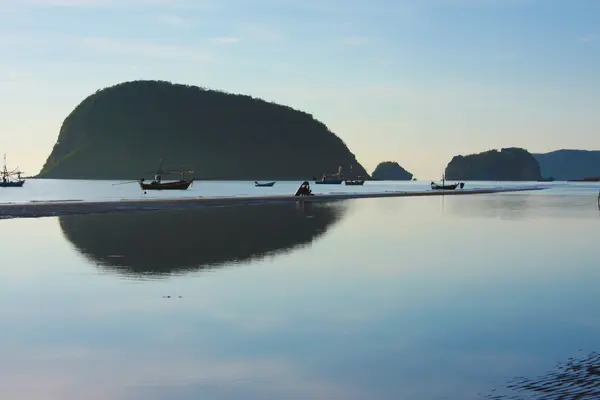 Hermosa playa de Tailandia, Parnburi Tailandia —  Fotos de Stock