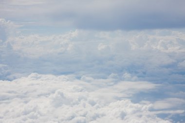 Doğal beyaz bulutlu