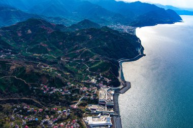 Bir İHA 'dan sahil köyünün güzel panoramik manzarası