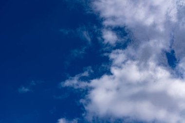 Miami 'de mavi gökyüzünde güzel bulutlar