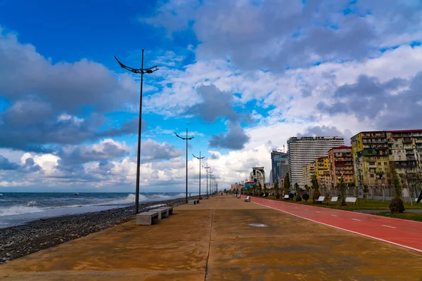 Batumi, Gürcistan - 12 Mart 2021: Şehrin üzerinde dramatik bulutlar