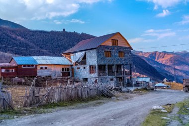 Ushguli, Gürcistan 'da sonbaharda Yukarı Svaneti