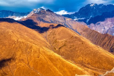 Shkhara Dağı, Gürcistan