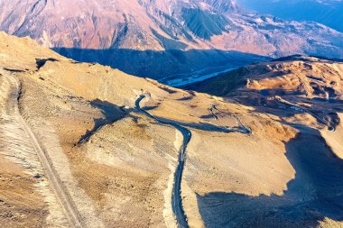 Gürcistan 'da ortaçağ Ushguli kuleleri