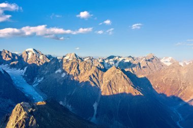 Gürcistan 'da ortaçağ Ushguli kuleleri