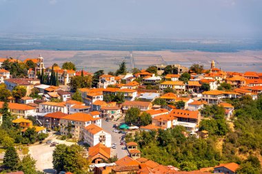 Signagi ve Alazani Vadisi, Georgia manzarası. Gürcistan, Kakheti bölgesinde Sighnaghi aşk şehri