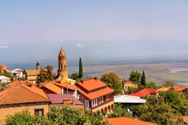 Signagi ve Alazani Vadisi, Georgia manzarası. Gürcistan, Kakheti bölgesinde Sighnaghi aşk şehri