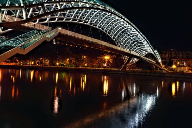 Gece Tiflis 'te Barış Köprüsü