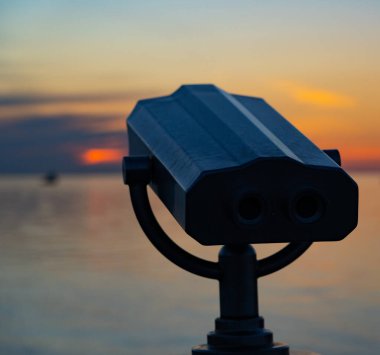 Toprak zeminde gözlem dürbünleri