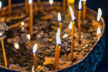 Ortodoks kilisesinde mum yakmak