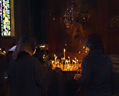 Batumi, Gürcistan - 7 Nisan 2021: Ortodoks Kilisesi 'nde İnsanlar, Annunciation Festivali