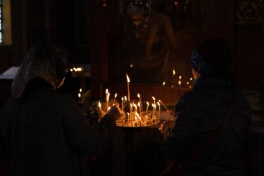 Batumi, Gürcistan - 7 Nisan 2021: Ortodoks Kilisesi 'nde İnsanlar, Annunciation Festivali