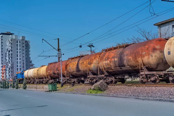 Batumi Georgien April 2021 Diesellokomotive Trägt Rollendes Material — Stockfoto