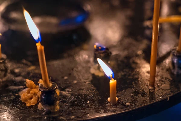 Queimar Velas Uma Igreja Ortodoxa — Fotografia de Stock