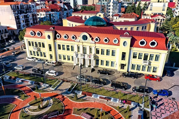 Многоэтажный Институт Красной Крышей Видом Беспилотник — стоковое фото