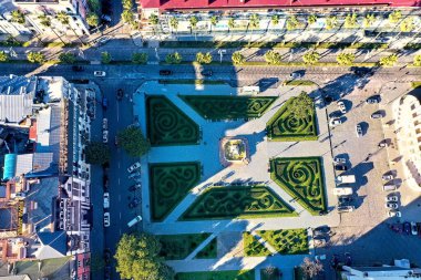 Kıvırcık çalılı park yeri, dron manzaralı.