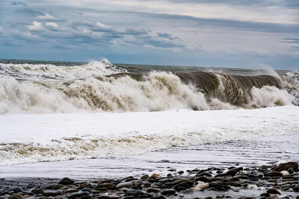 嵐の間の海の白い波 — ストック写真