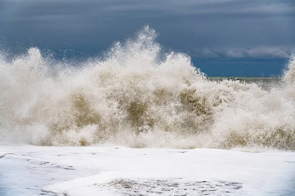 Zee Golven Tijdens Een Storm Een Blauwe Lucht — Stockfoto