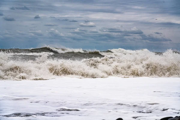 Ondas Marinhas Grandes Poderosas Durante Uma Tempestade — Fotografia de Stock