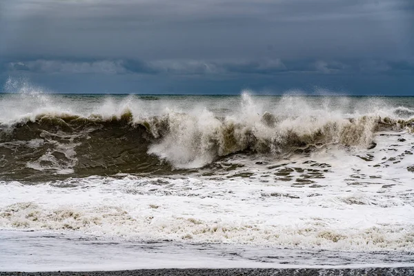 Tempestade Mar Negro Contra Pano Fundo Céu Nublado — Fotografia de Stock