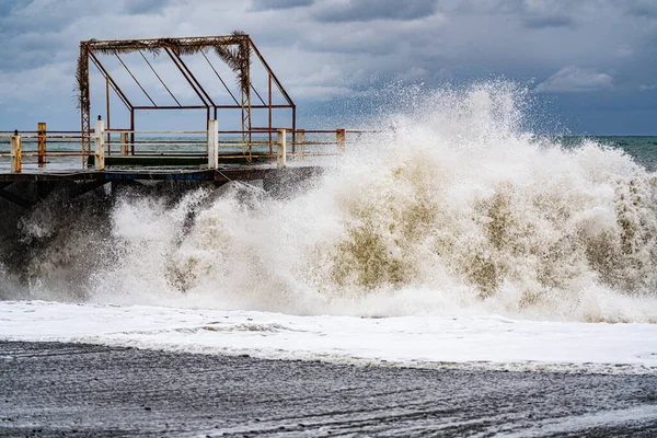 Molo Sullo Sfondo Una Tempesta Cielo Nuvoloso — Foto Stock