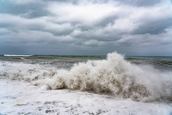 Vagues Mer Frappent Rivage Tempête — Photo