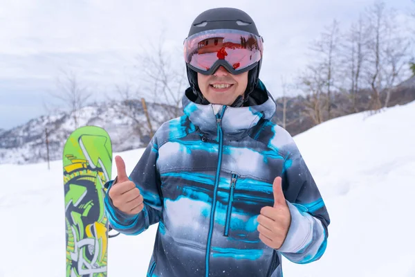 Homem Equipamento Snowboard Fica Neve — Fotografia de Stock