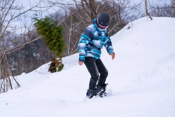 Homem Snowboard Nas Montanhas — Fotografia de Stock