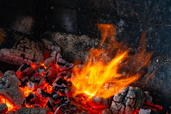 Fuoco Brucia Alla Griglia — Foto Stock