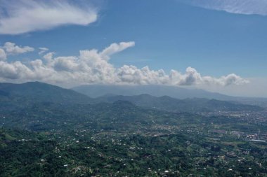 İnsansız hava aracından dağlara, ormana ve köye