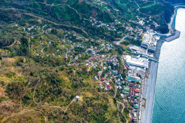 Bir İHA 'dan sahil köyünün güzel panoramik manzarası
