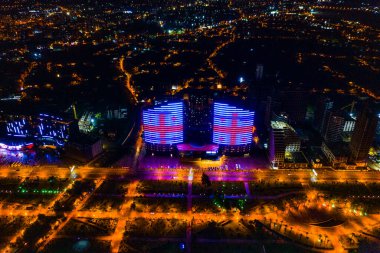 Bir İHA 'dan gece şehri görüntüsü
