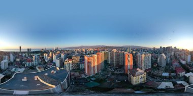 Batumi, Gürcistan - 28 Nisan 2021: 360VR şehir günbatımında manzara