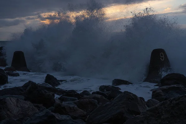 Fale Morzu Czarnym Podczas Zachodu Słońca — Zdjęcie stockowe