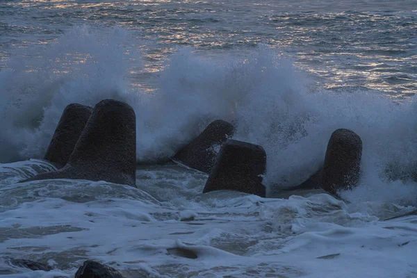 Vågor Som Träffar Tetrapoder Svarta Havet — Stockfoto