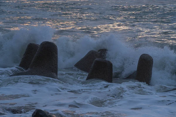 Vågor Som Träffar Tetrapoder Svarta Havet — Stockfoto