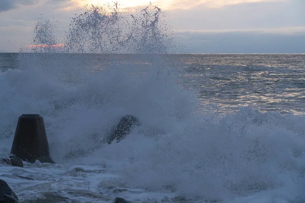 Onde Che Colpiscono Tetrapodi Nel Mar Nero — Foto Stock