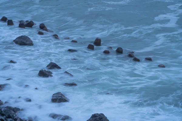 Golven Raken Tetrapoden Zwarte Zee — Stockfoto