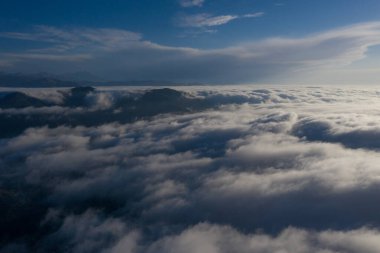 Bulutların tepesi, dağlardaki bulutlar