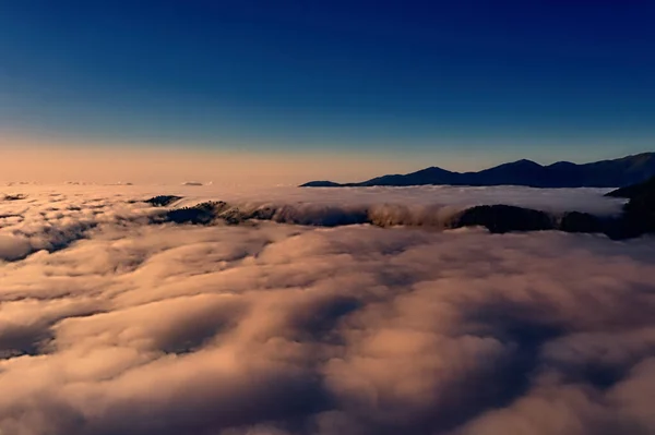 Vista Dall Alto Delle Nuvole Nuvole Montagna — Foto Stock