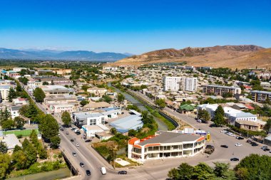 Gürcistan 'ın dağından Gori şehri manzarası