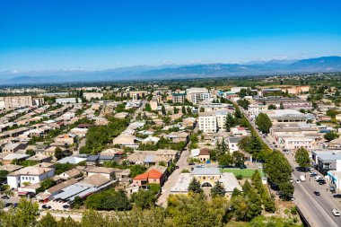 Gürcistan 'ın dağından Gori şehri manzarası