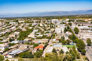 Gürcistan 'ın dağından Gori şehri manzarası