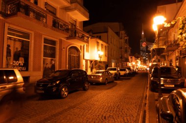 Batumi, Gürcistan - 29 Nisan 2021: Geceleri eski kasaba