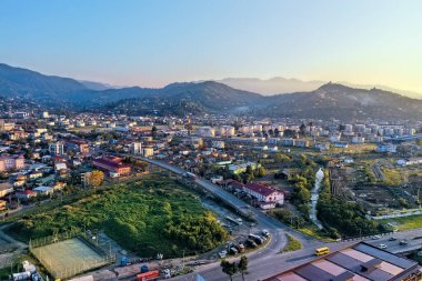 Batumi, Gürcistan - 1 Mayıs 2021: İHA ile kıyı köyünün görüntüsü